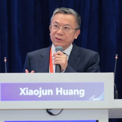 黄晓军教授：解码单倍体造血干细胞移植中的稳态重塑——从HLA错配到免疫再平衡丨2025细胞治疗及生物医学前沿学术会议'